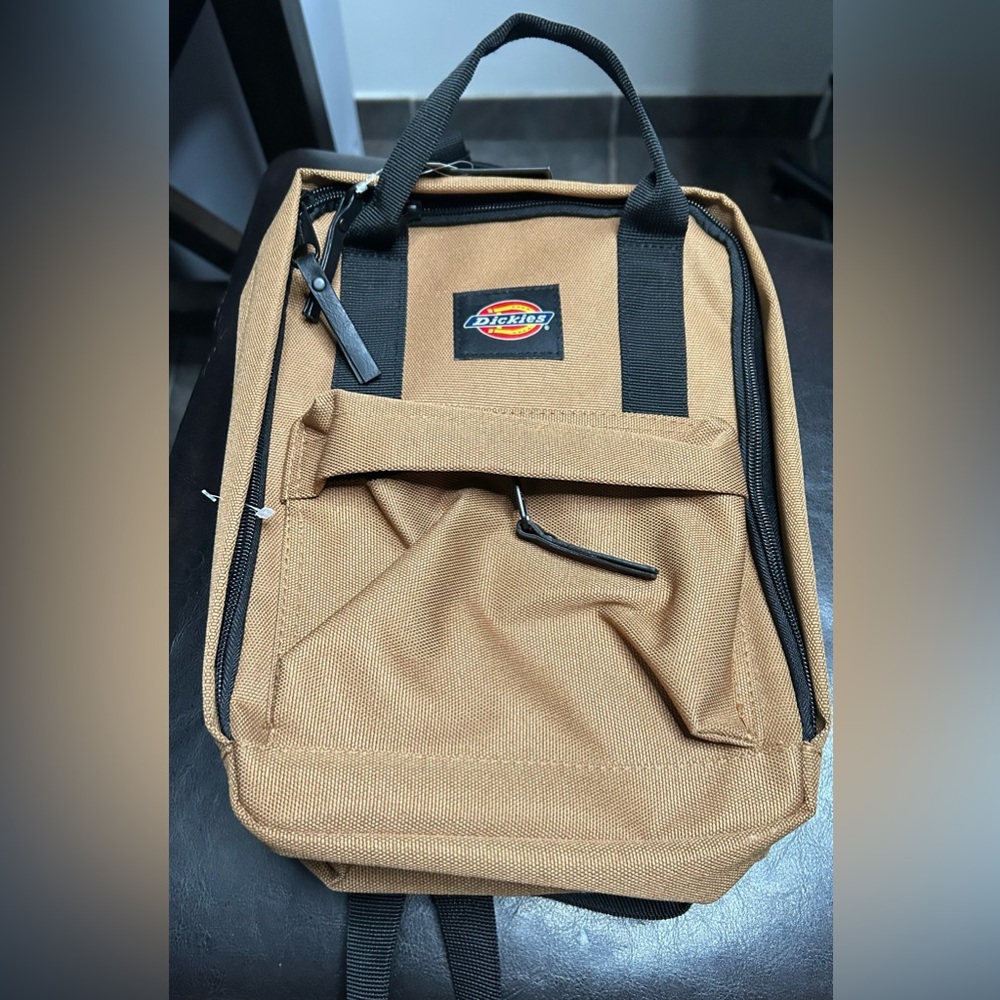 NWT Dickie Brooklyn Small Hybrid Backpack